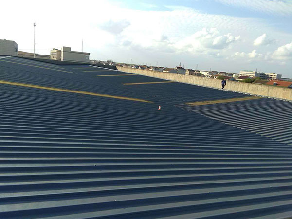 宝运莱喷徐与您分享彩钢瓦屋面漏水原因及防水翻新方案