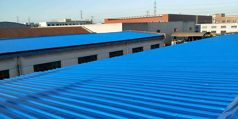 浙江某厂彩钢瓦隔热翻新工程施工现场