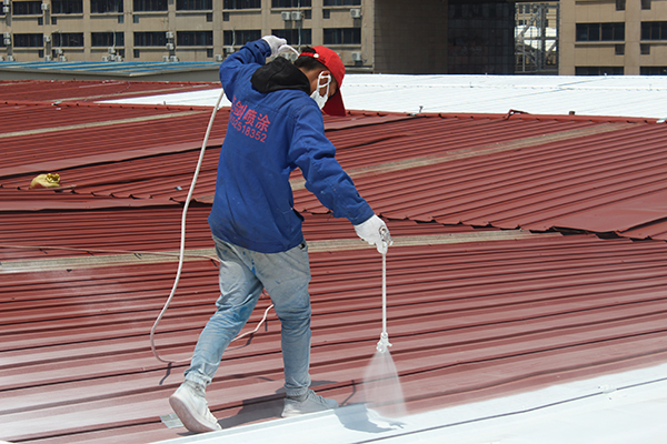 厂房彩钢瓦屋面喷涂除锈翻新